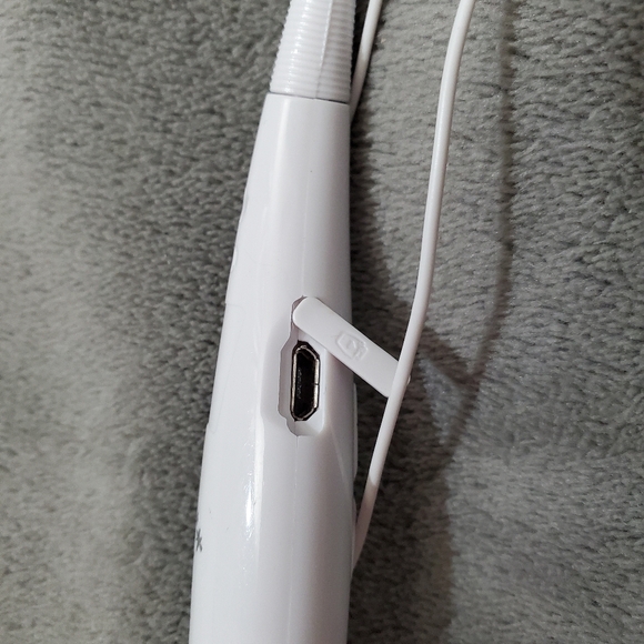 Travelocity Bluetooth Stereo Earbuds White Like New with Box - Picture 7 of 12